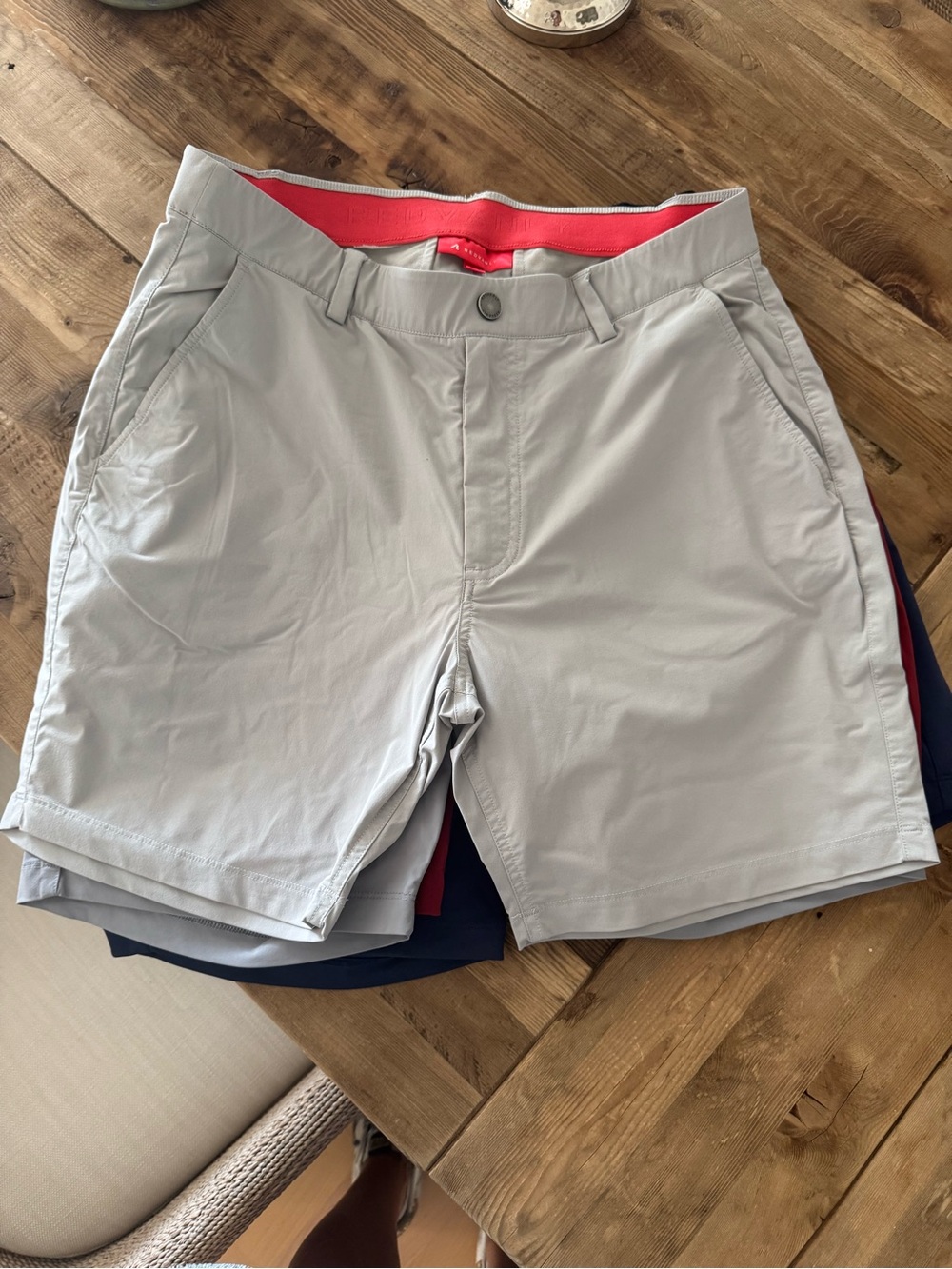 Redvanly mens shorts. Size medium.